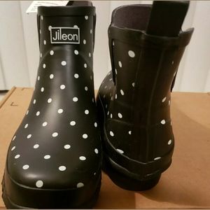 Jileon Ankle Height Wide Rain Boots - Specially De